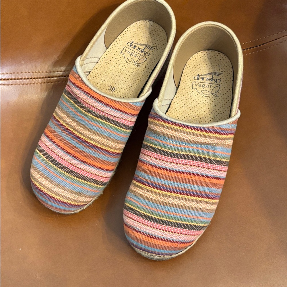 Striped Dansko Vegan canvas clogs shoes sz 39 8.5/9 pre owned